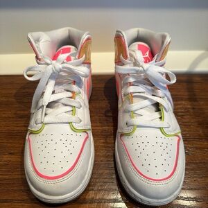 Jordan 1 Mid Edge Glow Size 5.5